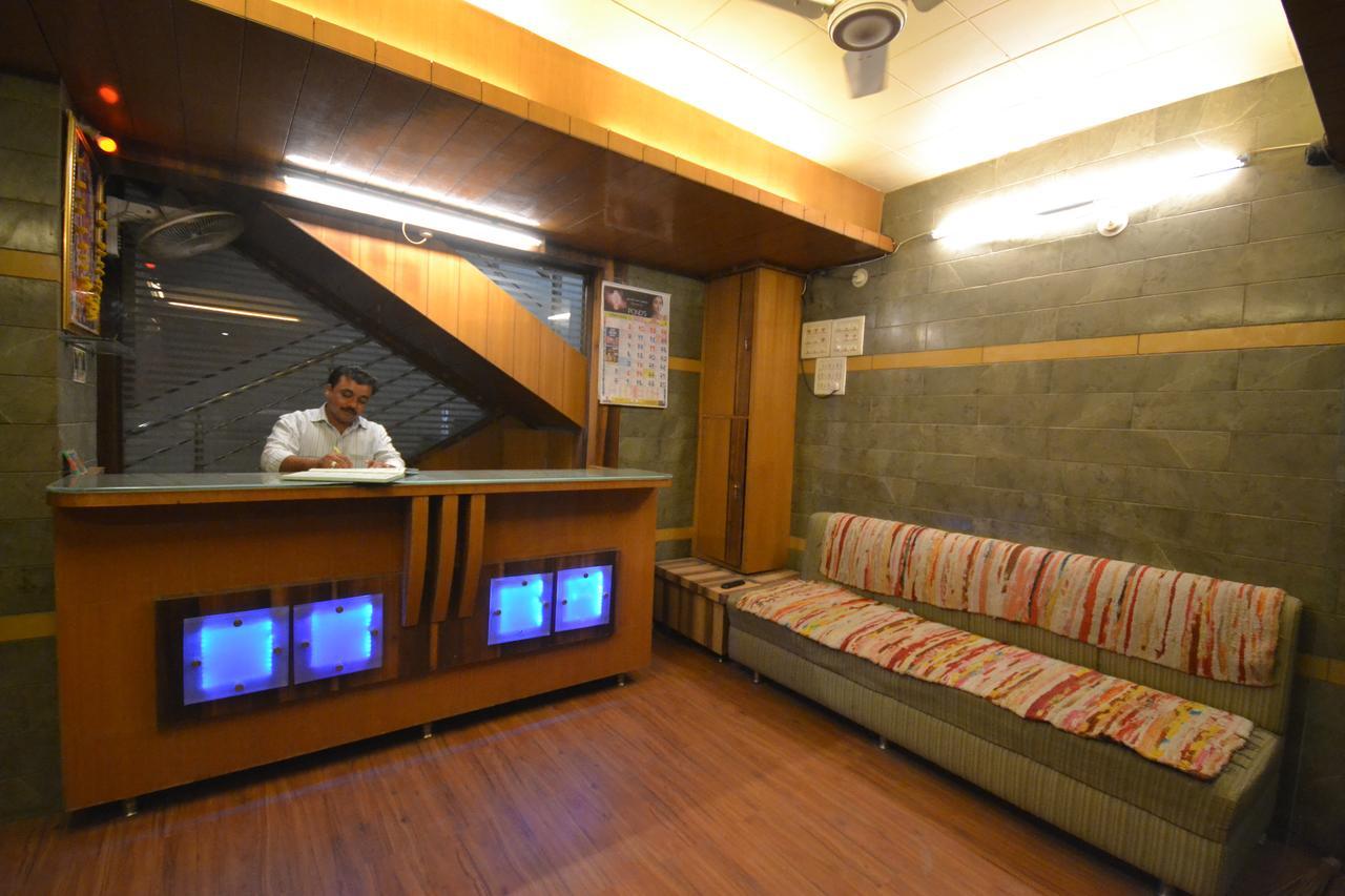 Hotel Sai Hari Prasad Shirdi Extérieur photo