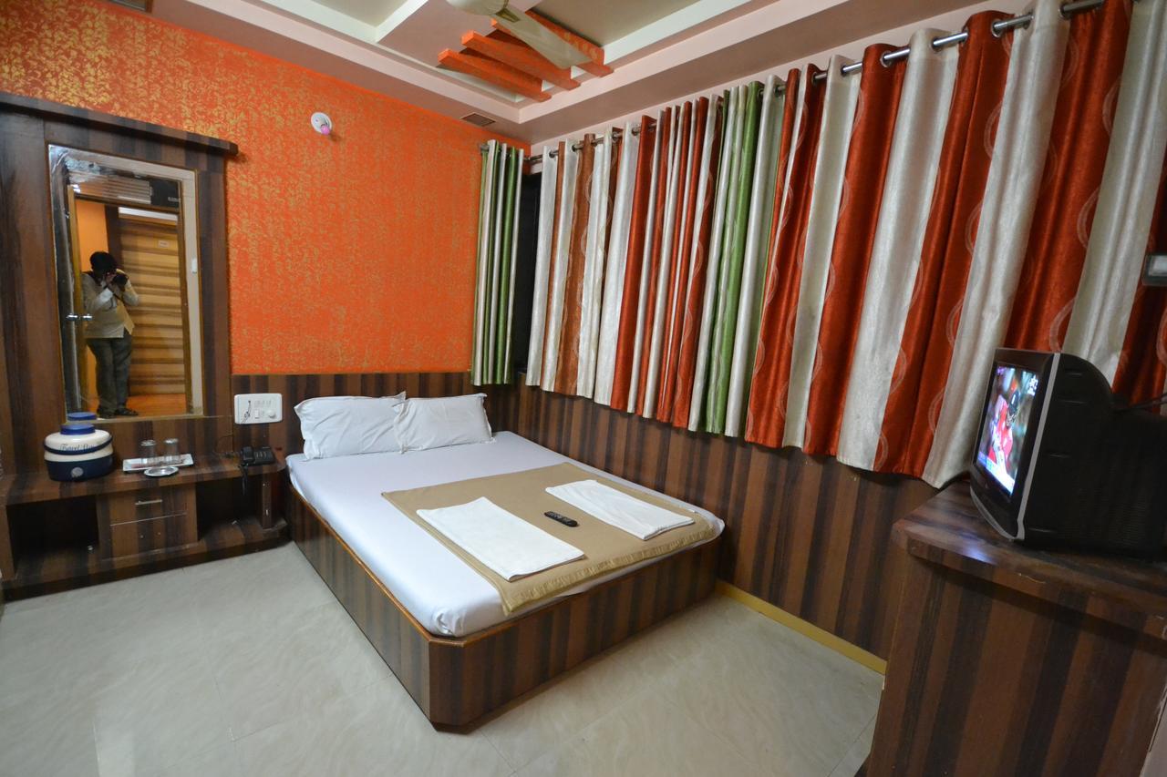 Hotel Sai Hari Prasad Shirdi Extérieur photo