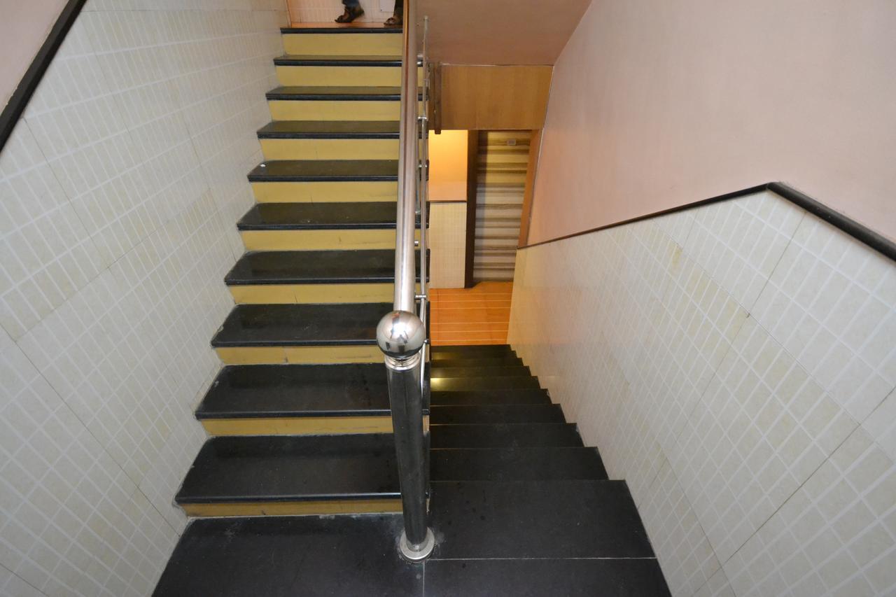 Hotel Sai Hari Prasad Shirdi Extérieur photo
