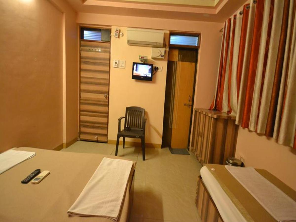 Hotel Sai Hari Prasad Shirdi Extérieur photo
